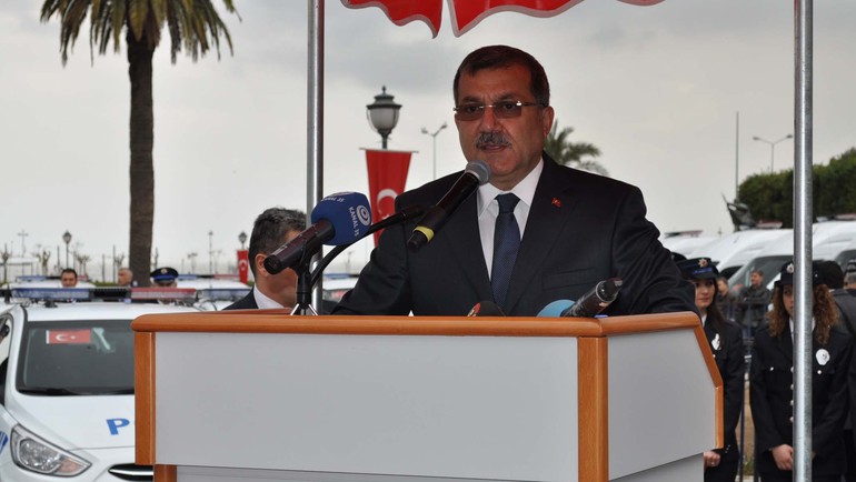 İzmir Emniyeti'ne 160 yeni hizmet aracı