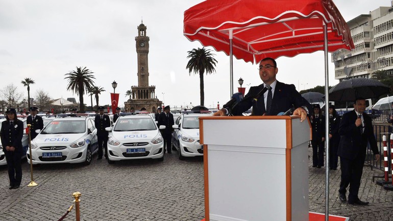 İzmir Emniyeti'ne 160 yeni hizmet aracı