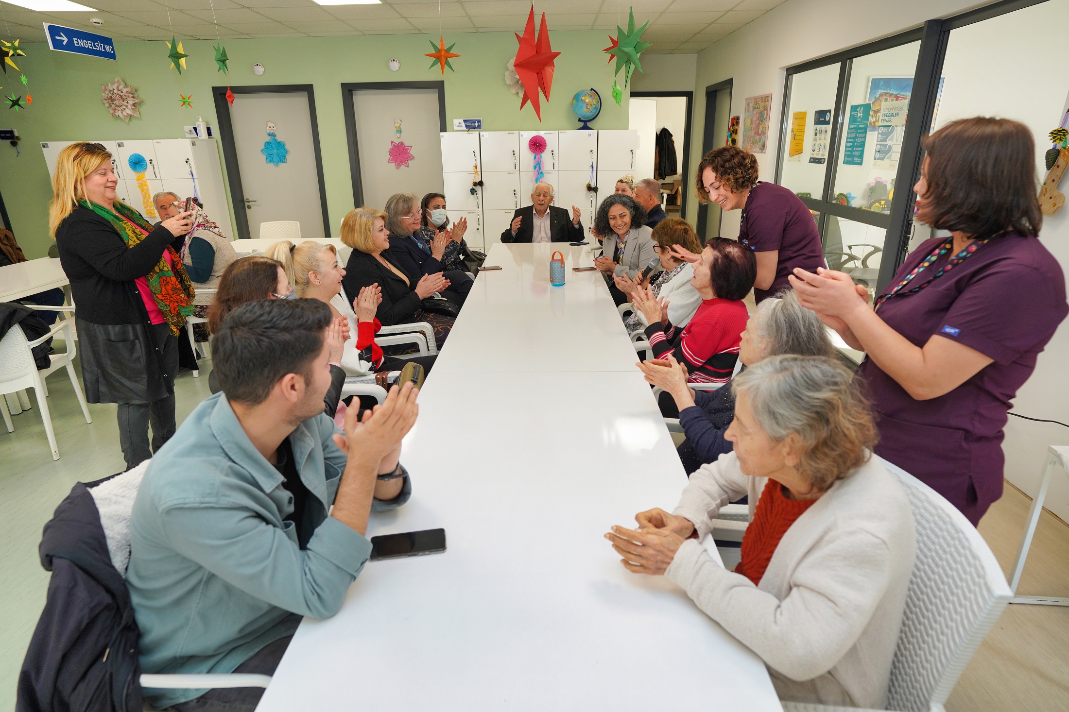 Bu merkez Alzheimer demans hastalarını hayata bağlıyor