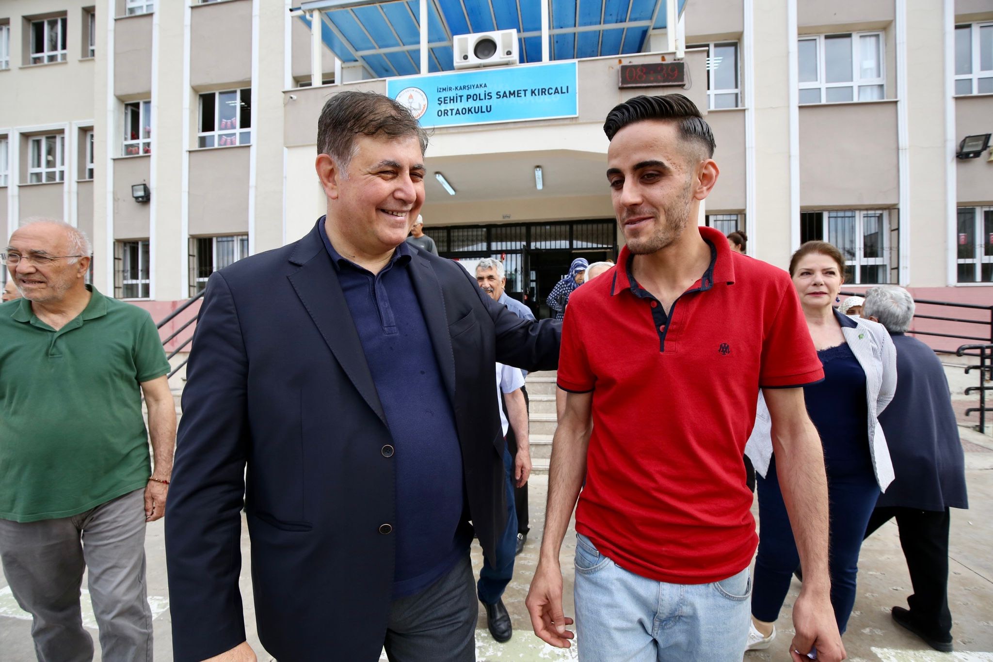 Tugay sandık başında konuştu, "Türkiye, demokrasi sınavından kazanarak çıkacak"