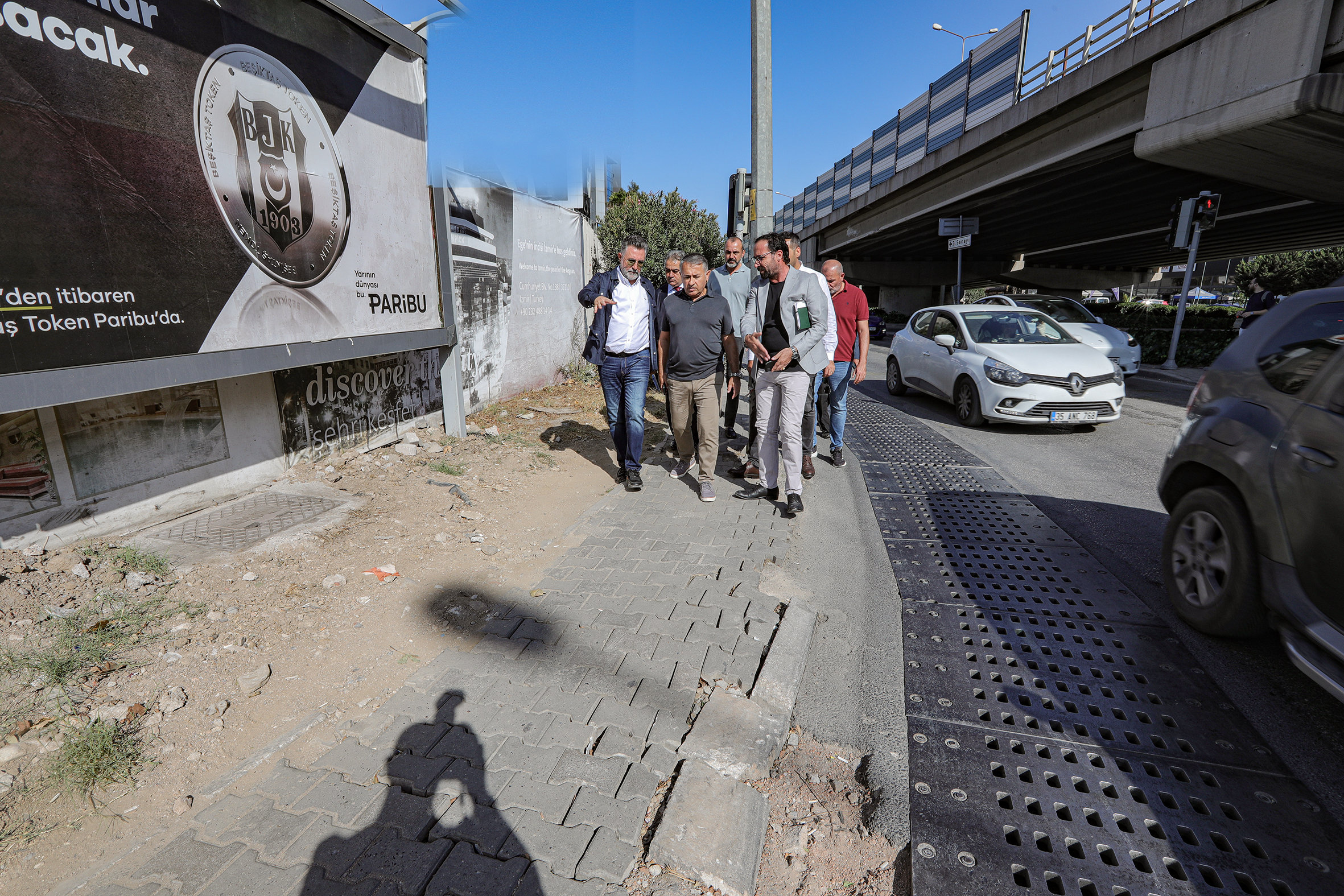 Başkan Sandal, "Bayraklı'nın her sokağında çalışıyoruz"