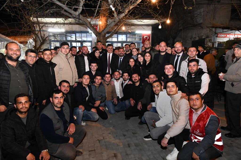 Başkan Cemil Tugay Ödemişlilerle İzmir Marşı'nı söyledi