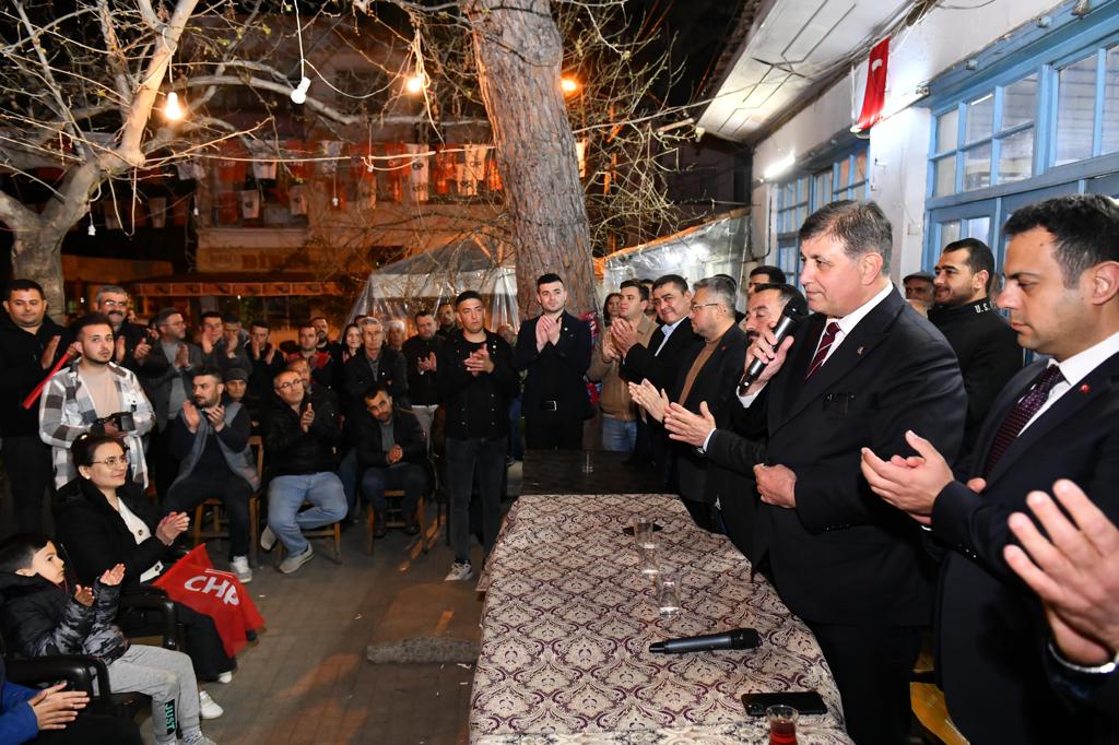 Başkan Cemil Tugay Ödemişlilerle İzmir Marşı'nı söyledi