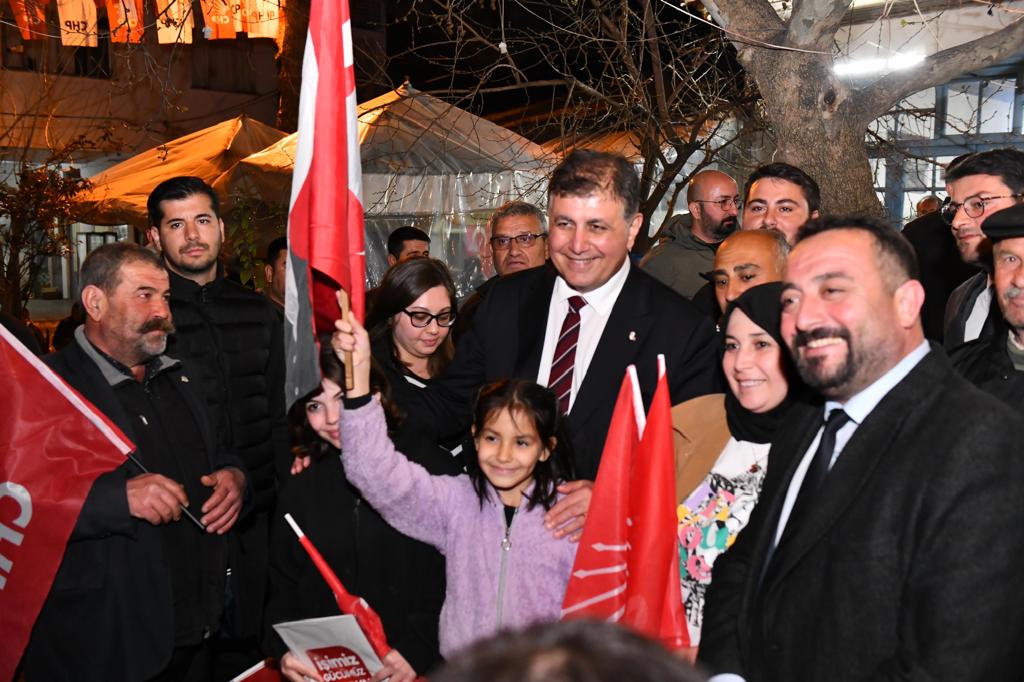 Başkan Cemil Tugay Ödemişlilerle İzmir Marşı'nı söyledi