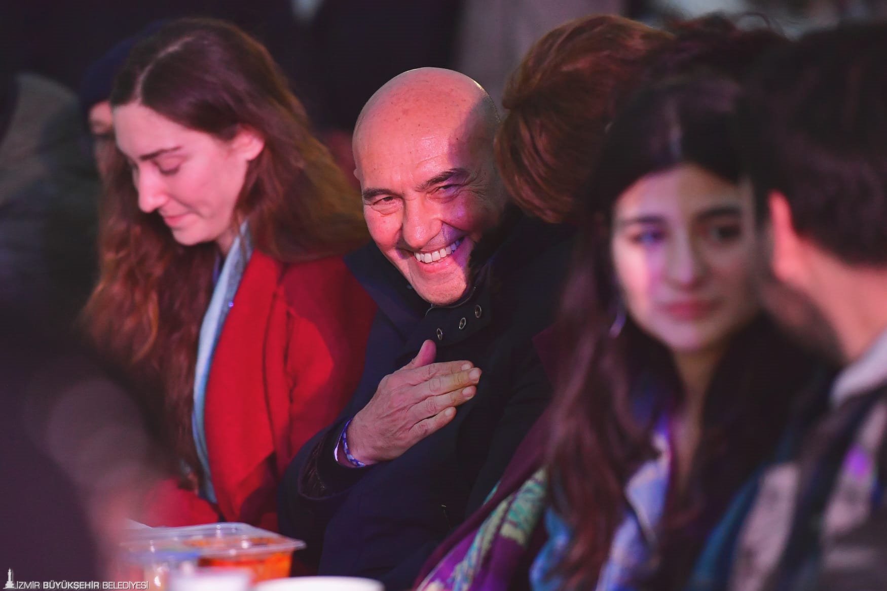 İzmir büyük iftar sofrasında buluştu “Hep yüzünüz gülsün”