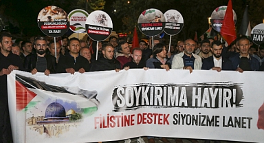 İsrail'in Gazze'deki hastaneye saldırısı İzmir'de protesto edildi
