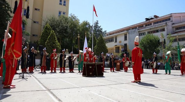 19 Mayıs Urla'da buruk kutlandı