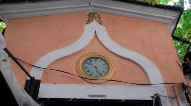 200 yıllık saatler cami deposundan çıktı