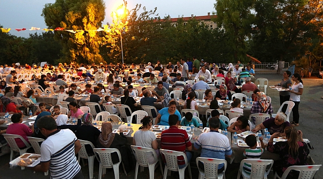 İftar sofralarında 16 bin Bucalı ağırlanacak