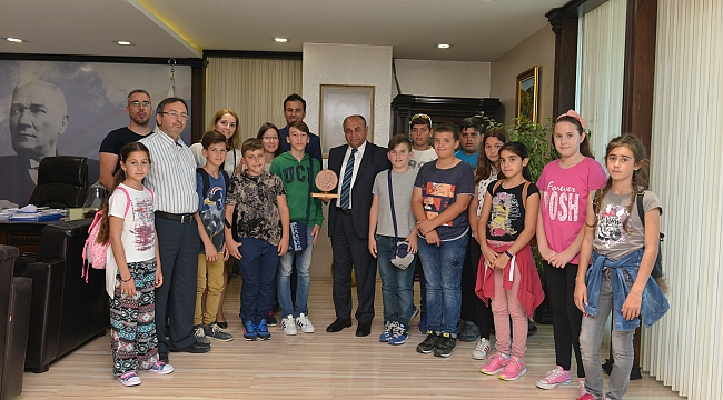 Yunan öğrenciler Çiğli'de