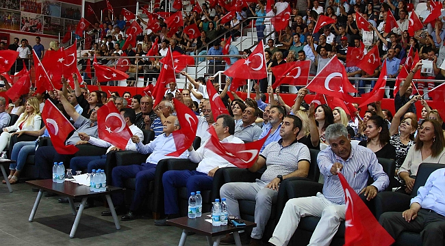 Bayraklı'da bayram geleneği sürüyor