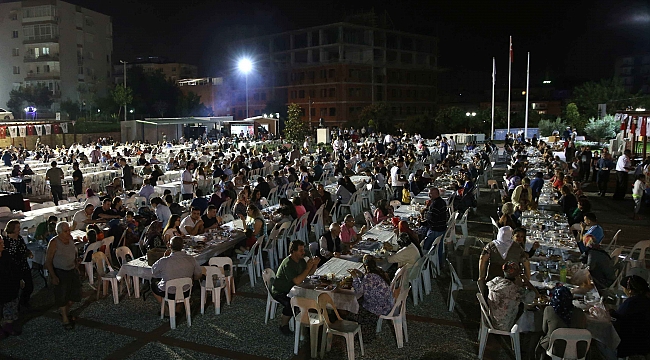 Binlerce Karşıyakalı, iftar ve sahurda buluştu