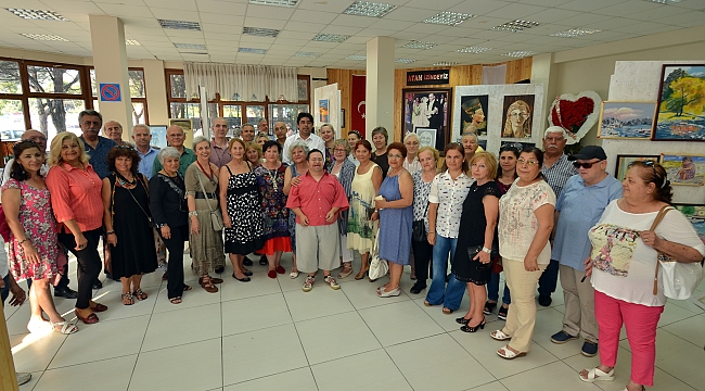 FOÇA BELEDİYESİ RESİM KURSU KURSİYERLERİ GELENEKSEL YILSONU SERGİSİNİ AÇTI