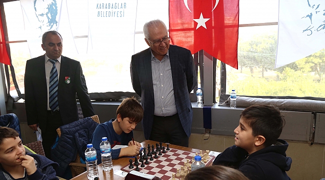Karabağlarda Başöğretmen Atatürk Satranç turnuvası