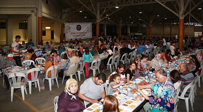 Karabağlar Belediyesi, mahallelerde iftar sofraları kuracak