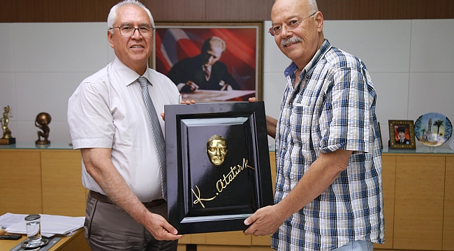 Muhtar’dan Selvitopu'na “Atatürk Maskı”