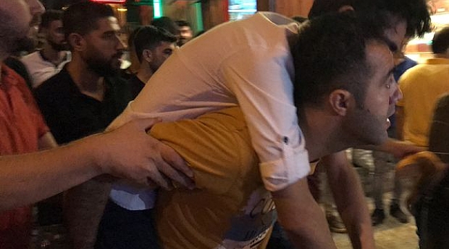 Polis intihardan vazgeçirdiği genci sırtında taşıdı