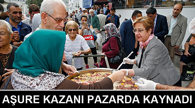 Aşure kazanı pazarda kaynadı