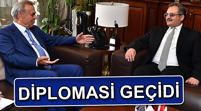 Diplomasi geçidi