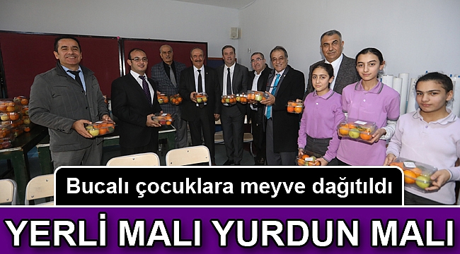 Bucalı çocuklara meyve dağıtıldı