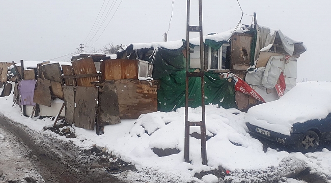 CHP İzmir Milletvekillerinden Roman kökenli askerin ailesine ziyaret