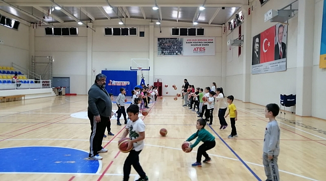 100 çocuk yüzme sporu ile tanıştı, 150 çocuk doyasıya basket oynadı