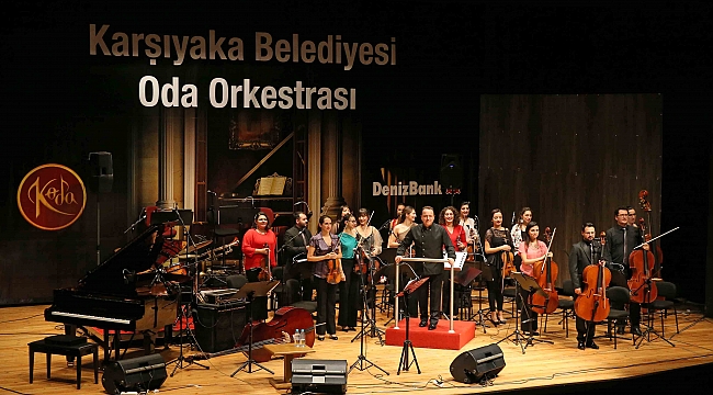 Karşıyaka yeni yılı müzik şöleniyle selamladı