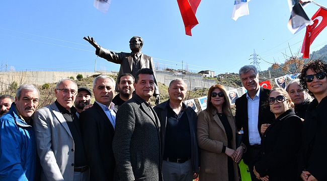 Atatürk Heykeli yeni yerine çok yakıştı!