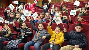 Karaburunlu çocuklara tiyatro keyfi…