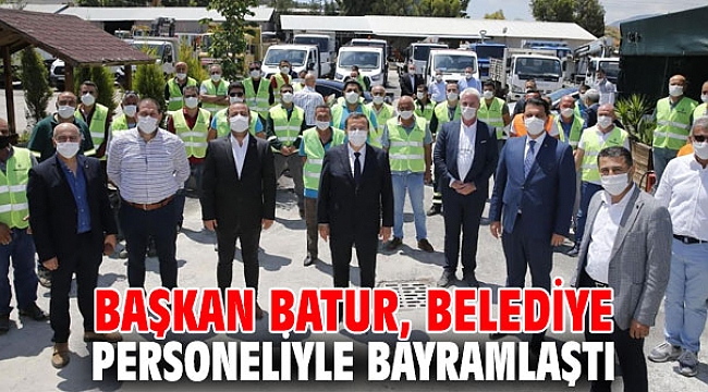Başkan Batur, belediye personeliyle bayramlaştı