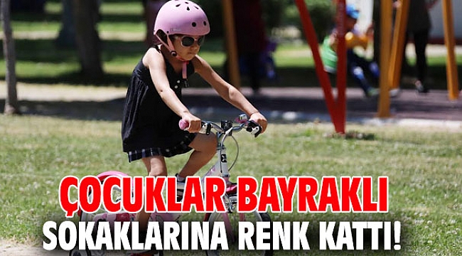 Çocuklar Bayraklı sokaklarına renk kattı!