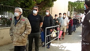 Foça'da pazaryerinde sosyal mesafeye uyuluyor!