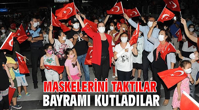 Maskelerini taktılar Bayramı kutladılar
