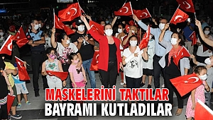 Maskelerini taktılar Bayramı kutladılar