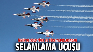 İzmir’de Solo Türk ve Türk Yıldızlarından selamlama uçuşu