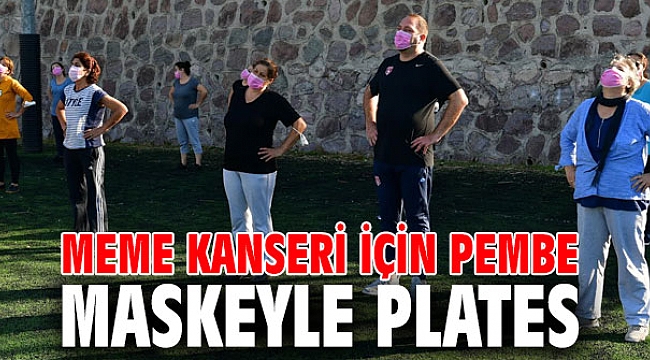 Başkan Gümrükçü pembe maske dağıttı
