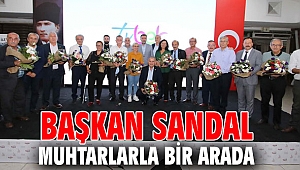 Başkan Sandal muhtarlarla bir arada