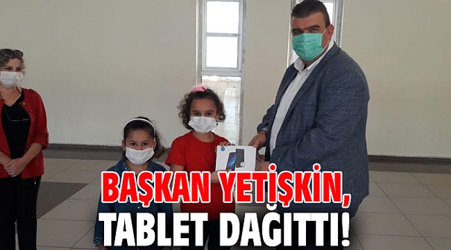 Başkan Yetişkin, tablet dağıttı!