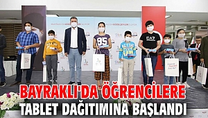 Bayraklı'da öğrencilere tablet dağıtımına başlandı