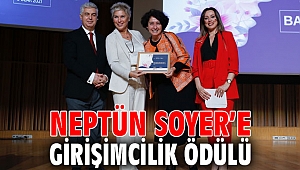 Neptün Soyer’e ödül!