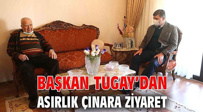 Başkan Tugay’dan asırlık çınara ziyaret