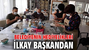 Belediyenin hediyelikleri İlkay Başkandan 