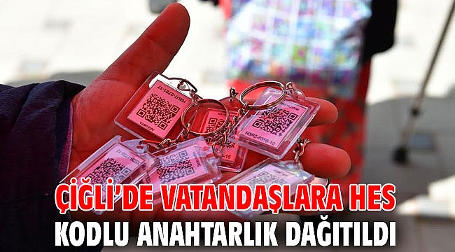 Çiğli’de Vatandaşlara HES Kodlu Anahtarlık Dağıtıldı