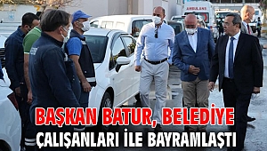 Başkan Batur, belediye çalışanları ile bayramlaştı
