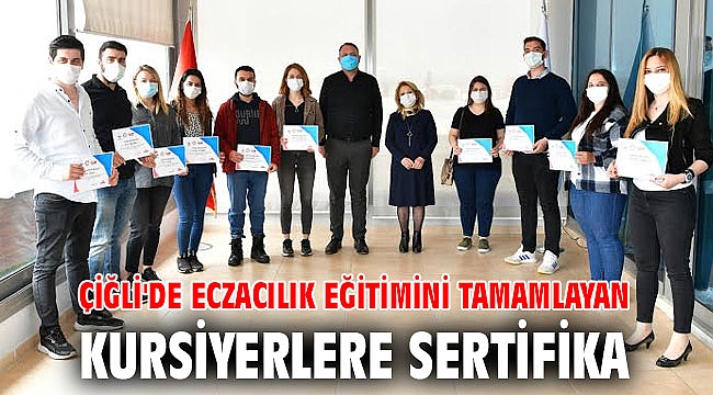 Çiğli'de Eczacılık Eğitimini Tamamlayan Kursiyerlere Sertifika