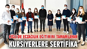 Çiğli'de Eczacılık Eğitimini Tamamlayan Kursiyerlere Sertifika