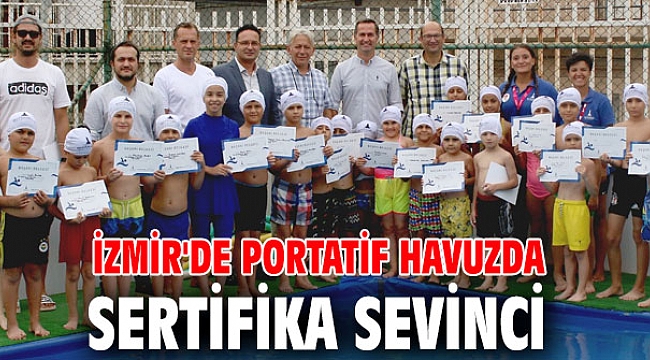 İzmir'de portatif havuzda sertifika sevinci