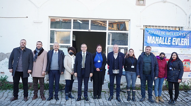 KUMAŞLARDAN, EL EMEĞİ ÜRÜNLERE HER ŞEY AYVALIK MAHALLE PAZARI’NDA