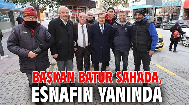 Başkan Batur sahada, esnafın yanında
