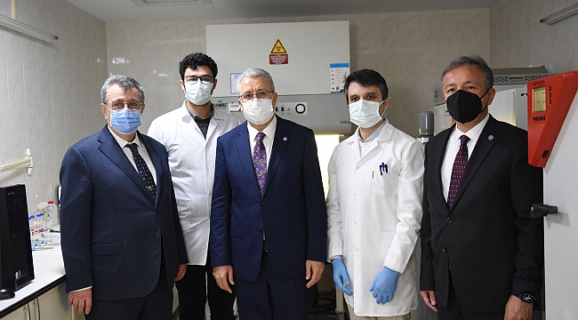 Rektör Necdet Budak, kanser çalışmalarını inceledi